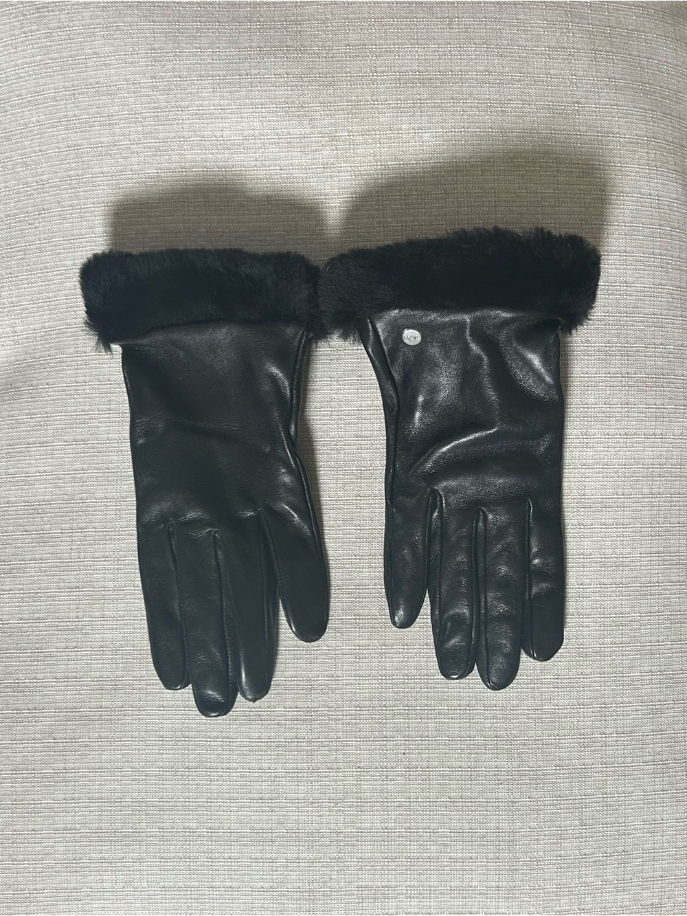 NWOT UGG Black Leather Gloves with Shearling Cuffs